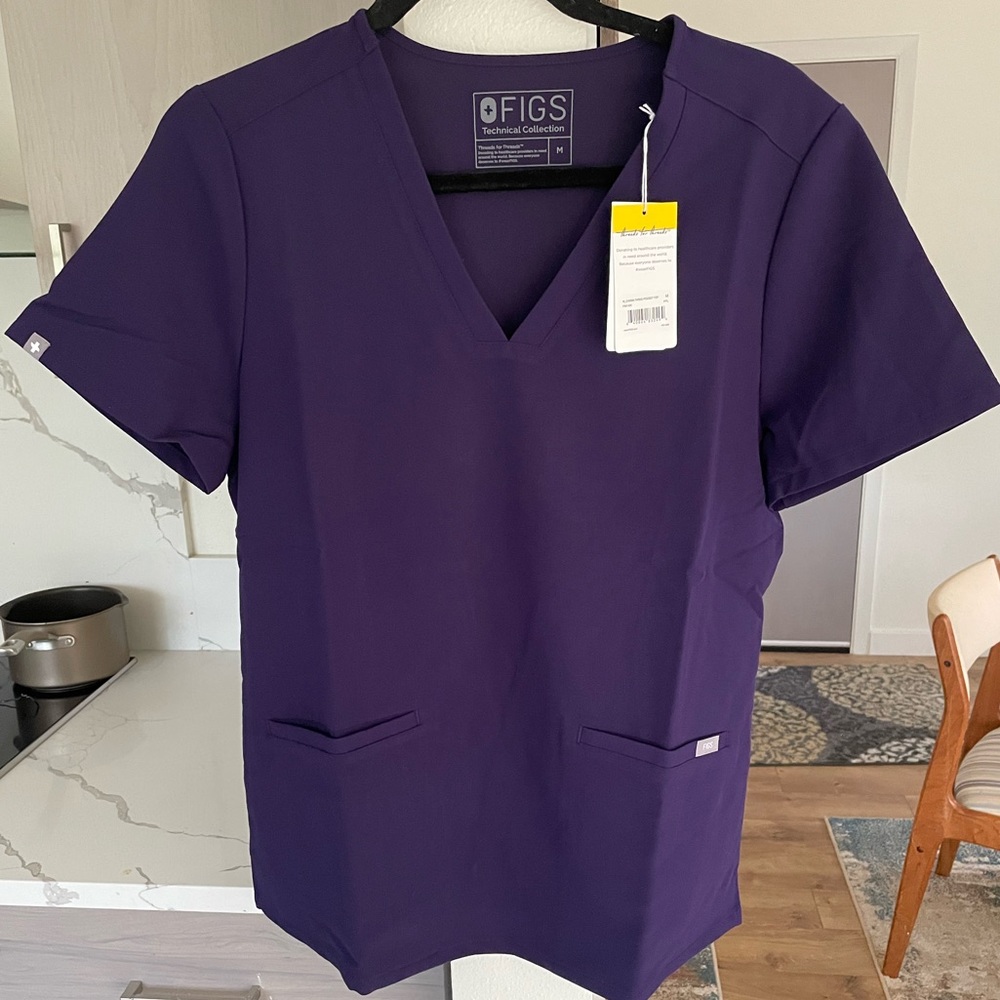 NWT FIGS Casma Scrub Top in Purple *RARE*